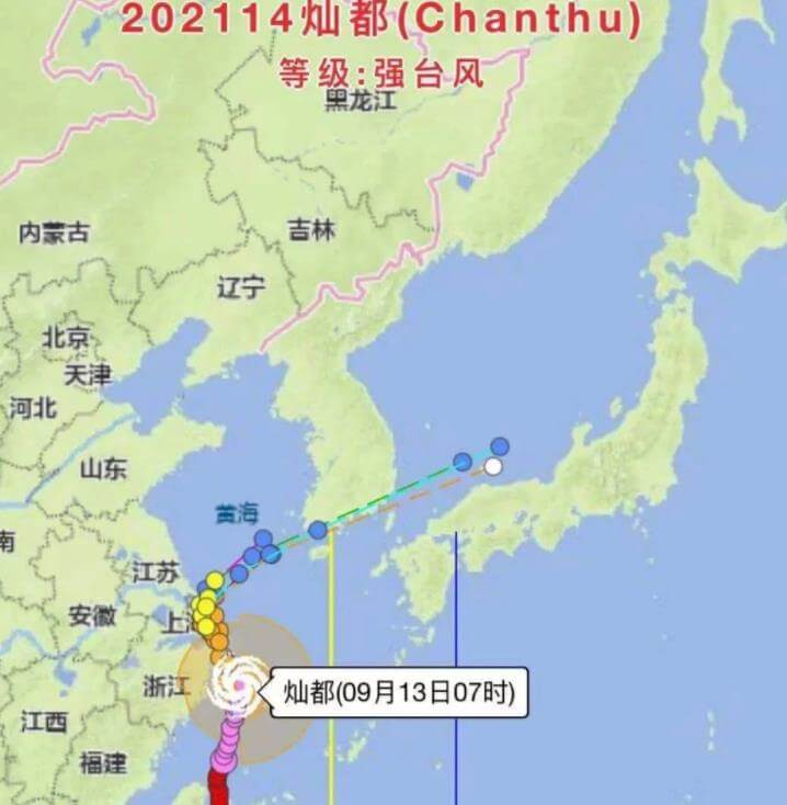 记得上次台风来袭还是7月底,好像叫烟花