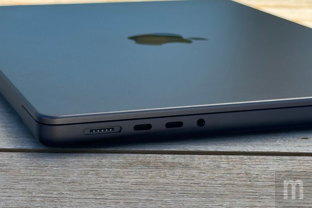 MacBook Pro， 动手测/终于来到M3 Max等级的MacBook Pro，有没有办法成为「更时尚」的电竞笔记本？ <br><span style='color:#848482; font-size:16px; '>终究还是要看苹果接下来的游戏市场发展策略</span>， mashdigi-科技、新品、趣闻、趋势