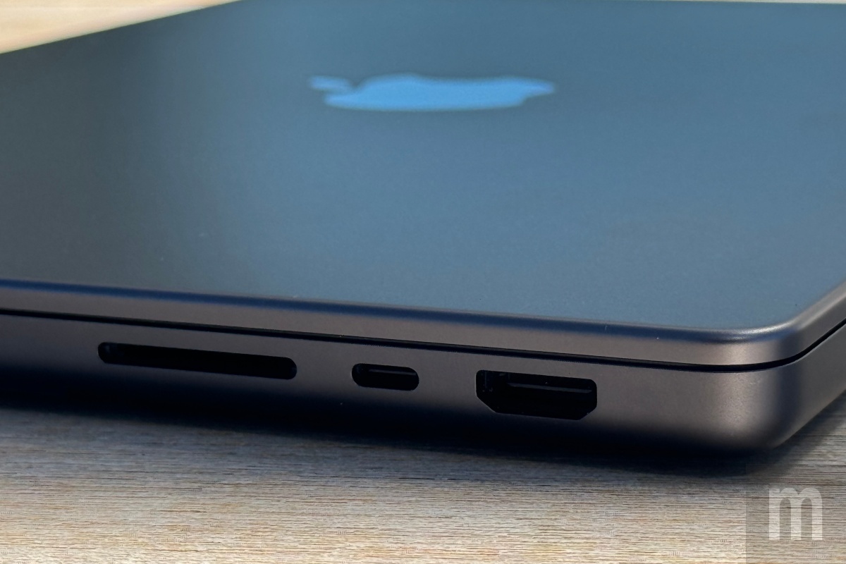 MacBook Pro， 动手测/终于来到M3 Max等级的MacBook Pro，有没有办法成为「更时尚」的电竞笔记本？ <br><span style='color:#848482; font-size:16px; '>终究还是要看苹果接下来的游戏市场发展策略</span>， mashdigi-科技、新品、趣闻、趋势