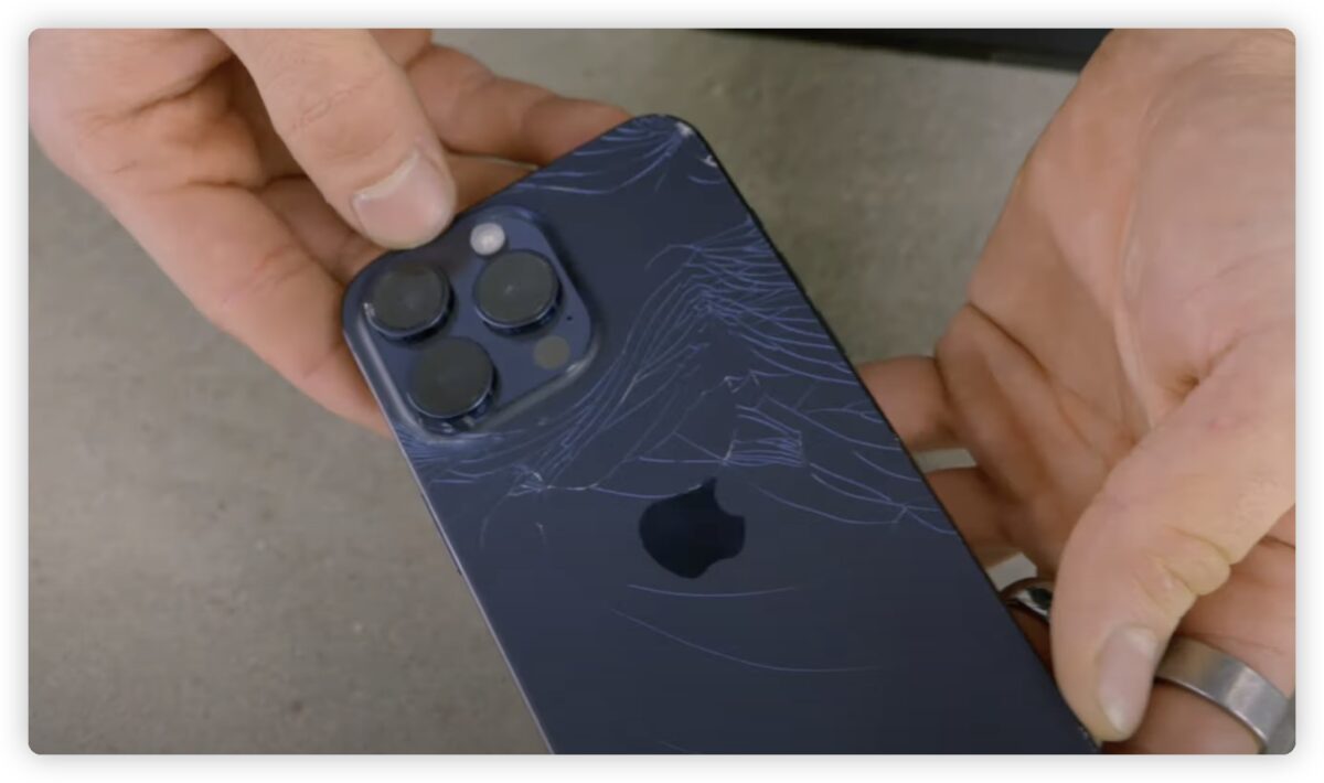 iPhone 15 摔机测试 耐摔