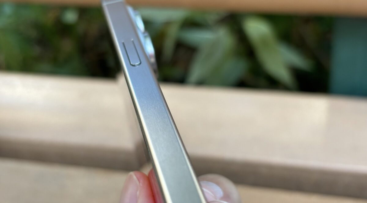iPhone 15 Pro 开箱评测：新设计、新功能与拍照效果详细看