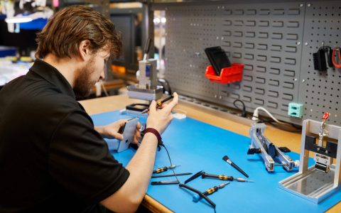 苹果宣布扩大副厂零件的支持度，包括电池健康度、原彩显示都将能正常使用