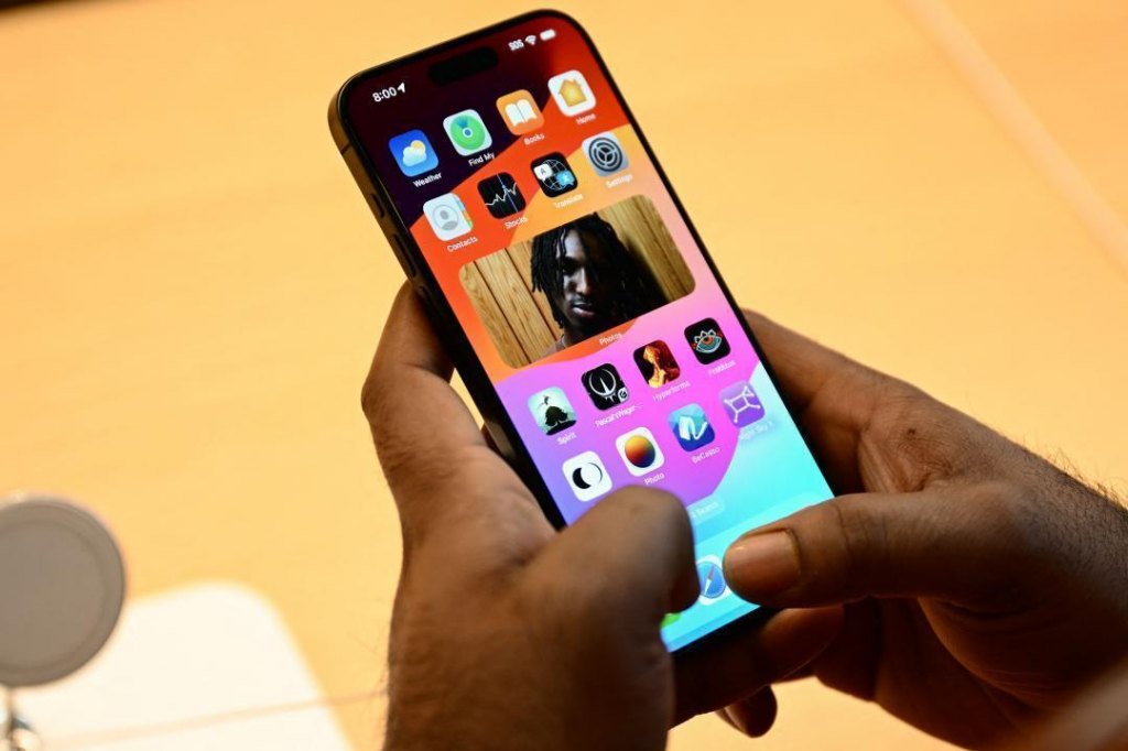 苹果iOS 18 第一个测试版释出！ 实测2款 iPhone 旧机电力续航升级