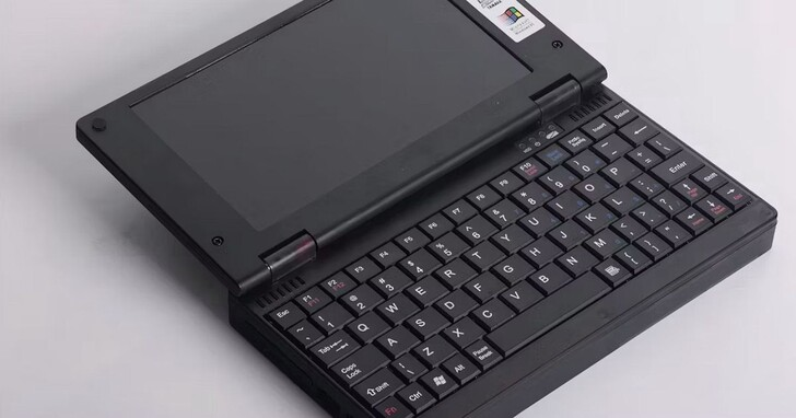 全新 Pocket 386 微型7寸笔电发布：你现在能买得到的Windows 95完美迷你笔电
