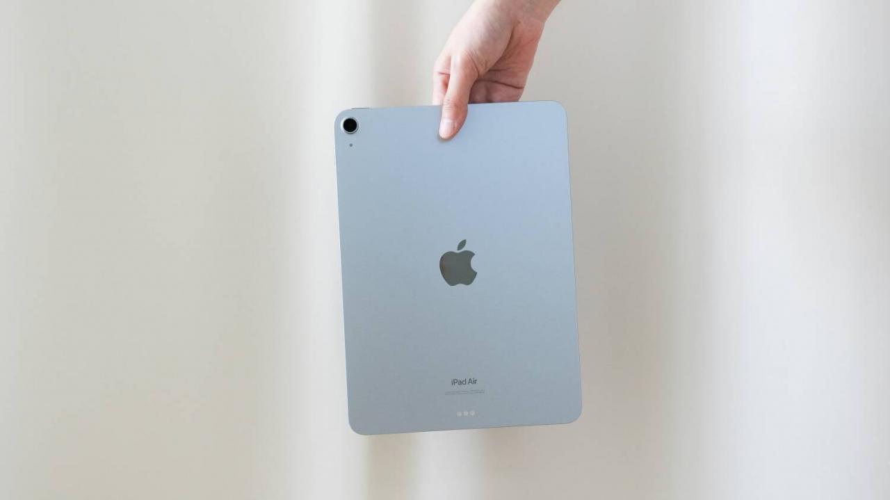 2024 iPad Air M2 蓝色开箱：重量轻巧
