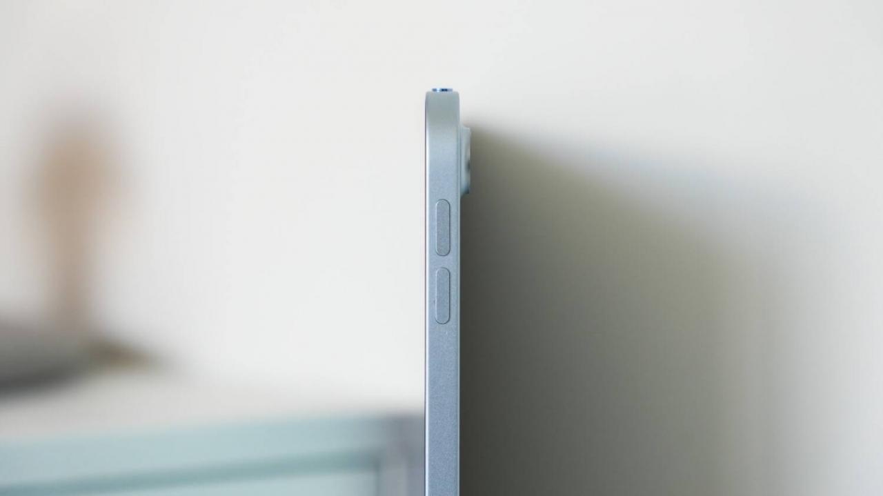 2024 iPad Air M2 蓝色开箱：机身厚度