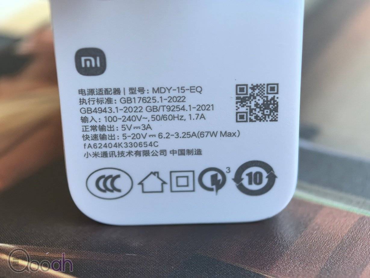 小米 Xiaomi MIX Flip 开箱评测：细折中拍摄最强，Flip 6 完全无法相比