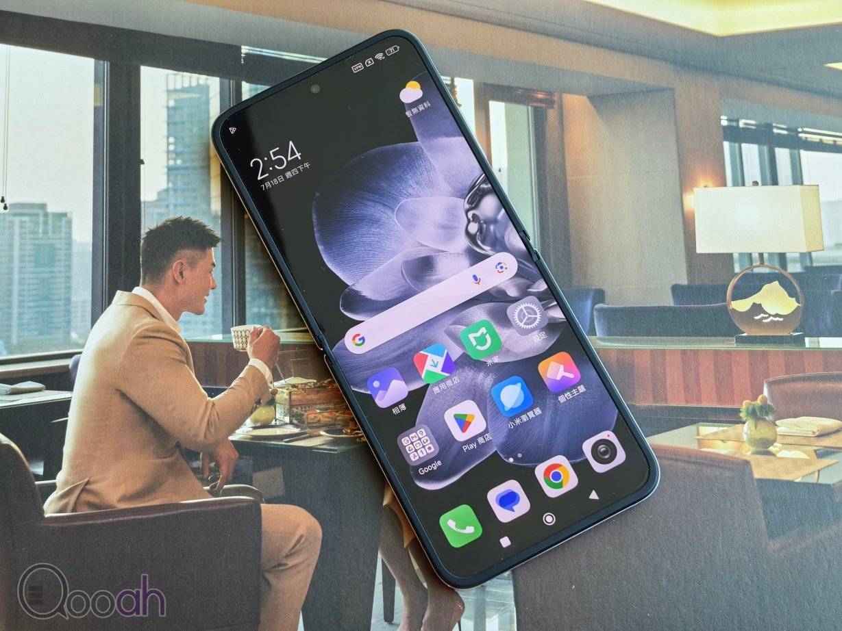 小米 Xiaomi MIX Flip 开箱评测：细折中拍摄最强，Flip 6 完全无法相比