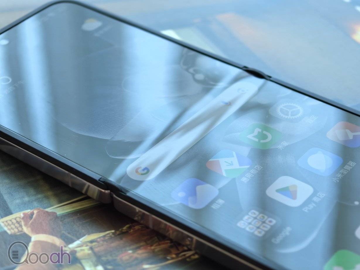 小米 Xiaomi MIX Flip 开箱评测：细折中拍摄最强，Flip 6 完全无法相比