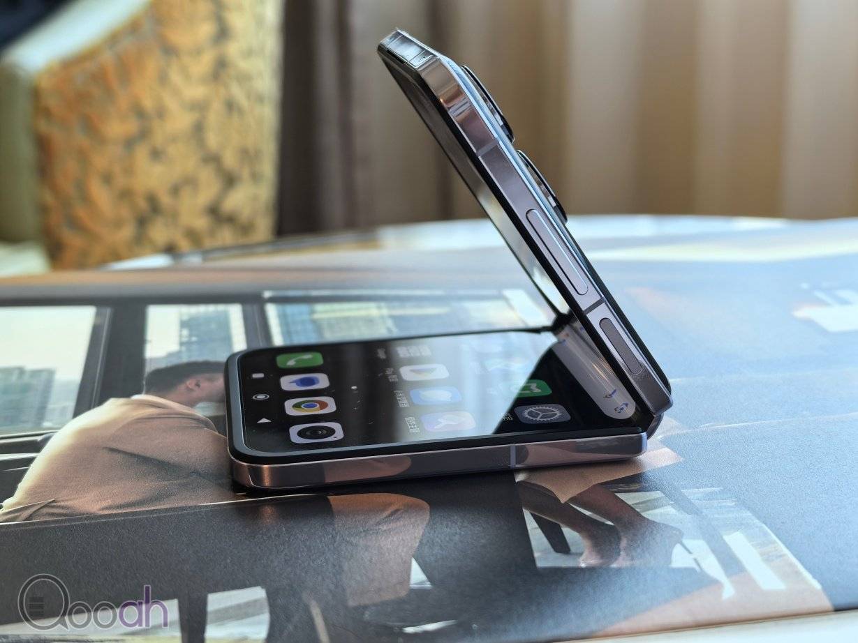 小米 Xiaomi MIX Flip 开箱评测：细折中拍摄最强，Flip 6 完全无法相比