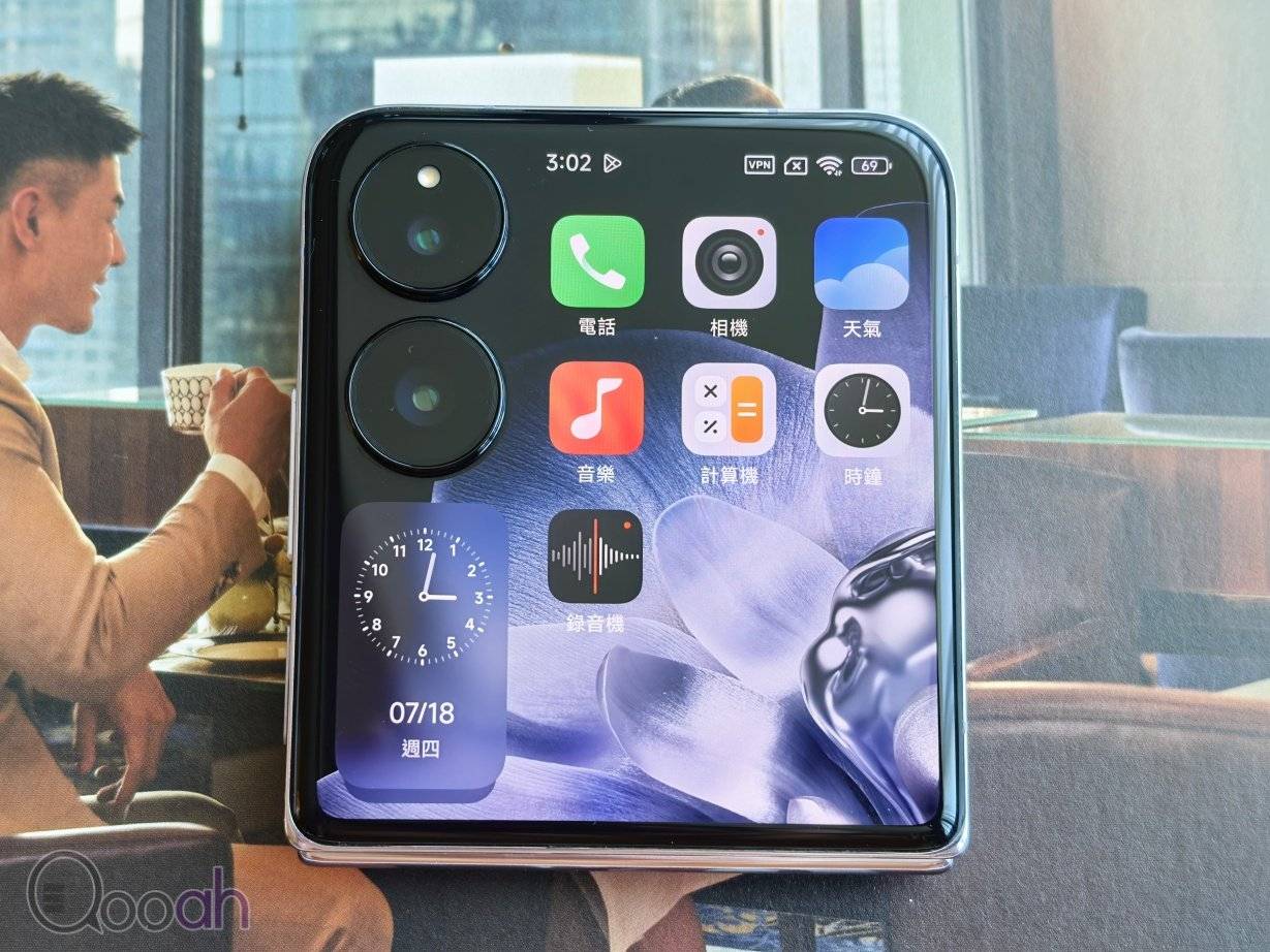 小米 Xiaomi MIX Flip 开箱评测：细折中拍摄最强，Flip 6 完全无法相比