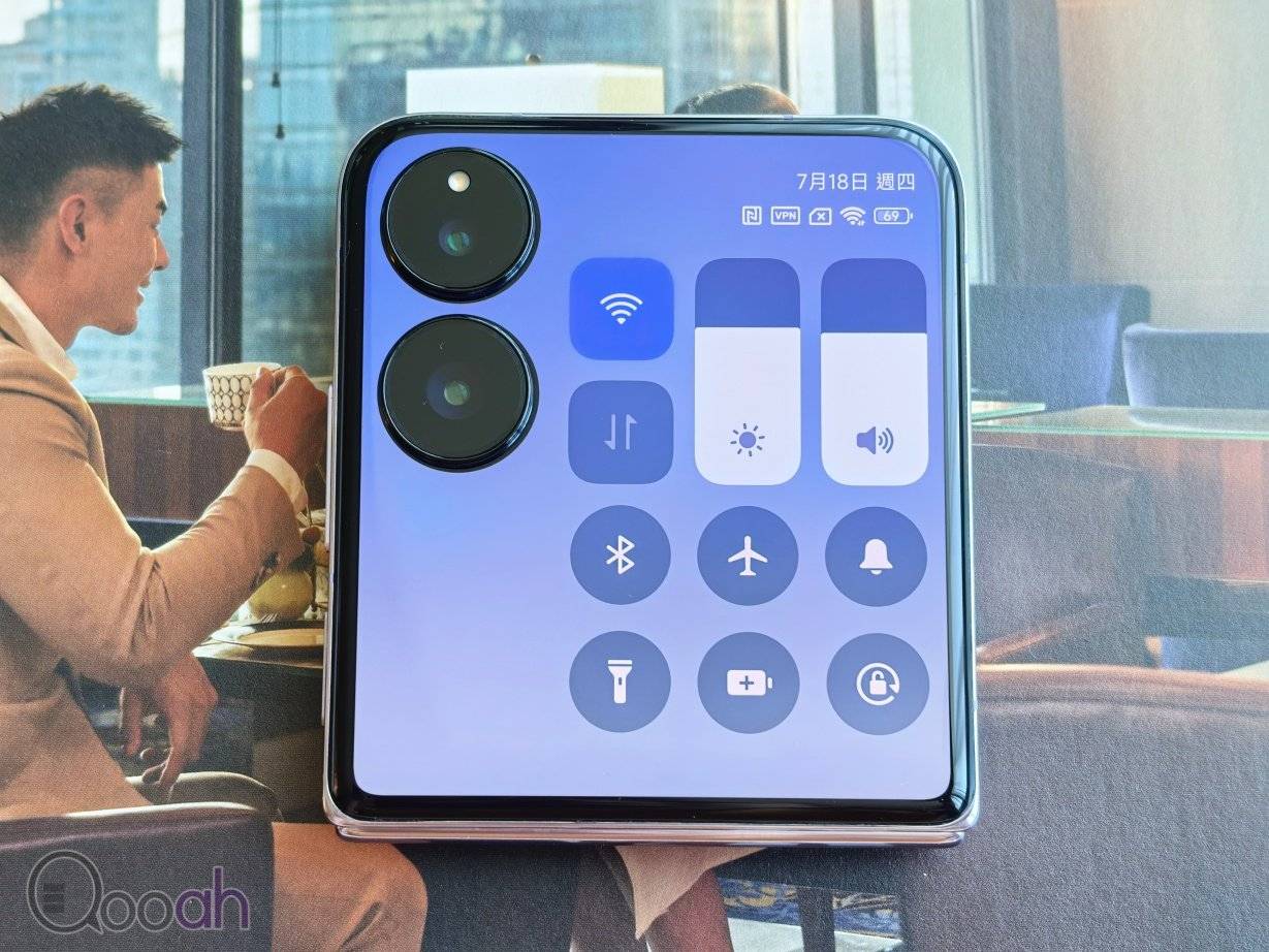 小米 Xiaomi MIX Flip 开箱评测：细折中拍摄最强，Flip 6 完全无法相比