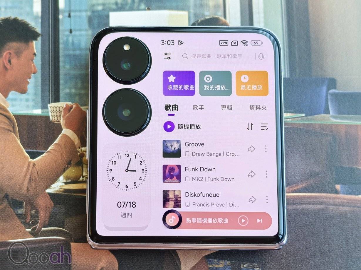 小米 Xiaomi MIX Flip 开箱评测：细折中拍摄最强，Flip 6 完全无法相比