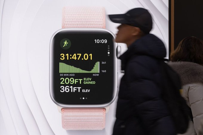 消息称 Apple Watch Series 10 更大更薄，新健康功能或将推迟