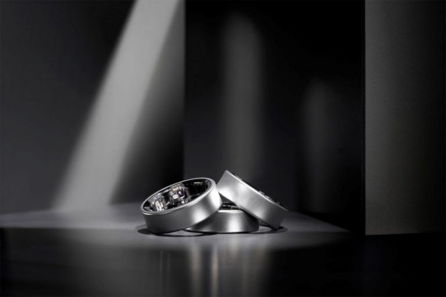 三星 Galaxy Ring 正式亮相！ 400 美元的智慧戒指能做到哪些事？ 弄丢找得回来吗？