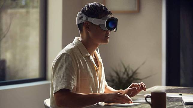 Apple 未放弃智能眼镜项目 传廉价版 Vision Pro 明年推出