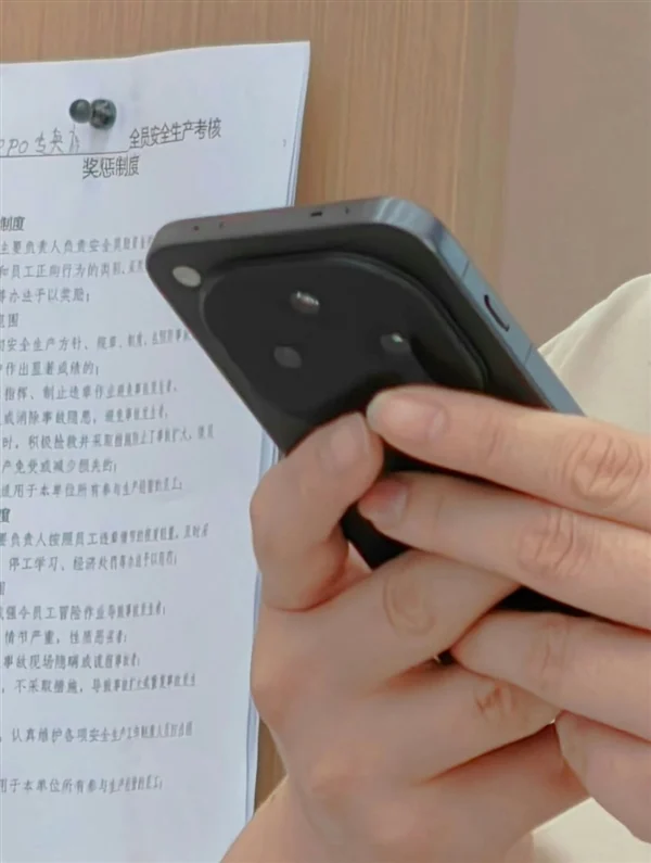 OPPO Find X8 真机照片曝光，最高性能直屏机