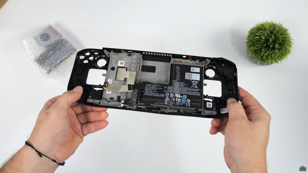 有人把挂点的 Steam Deck 改装成Mini PC，想不到废物利用还真的成功了 - 安软网