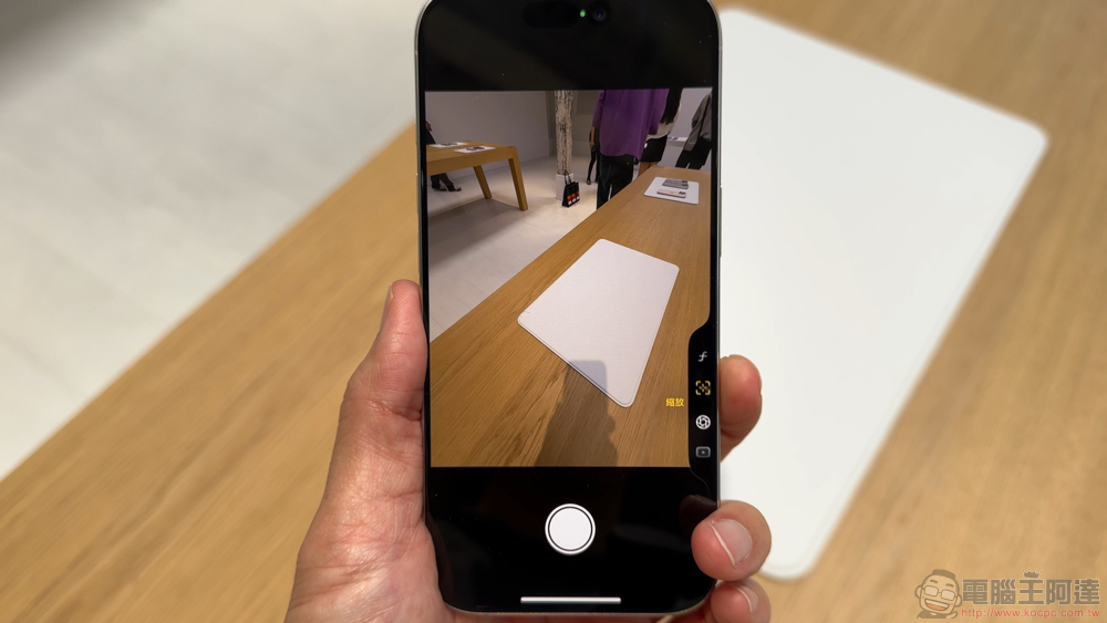 Apple 为 iPhone 16 系列的 Camera Control 加入一颗「新镜头」 - 安卓手赚网
