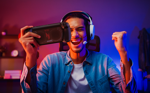 Acer发布首款掌机Nitro Blaze 7：AMD Ryzen 7 8840HS处理器、7寸 1080P 144Hz屏幕、配备 Ryzen AI及Acer Game Space