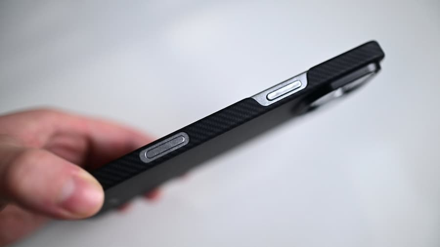 iPhone 16原厂保护壳全覆盖拍摄按钮设计揭秘！ Spigen独家采新技术