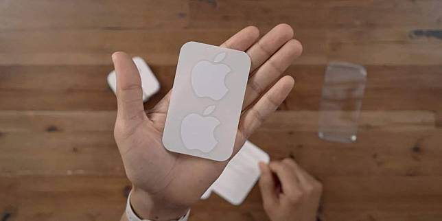 iPhone 16 不再附赠苹果贴纸 但想要的话仍然有一个方法