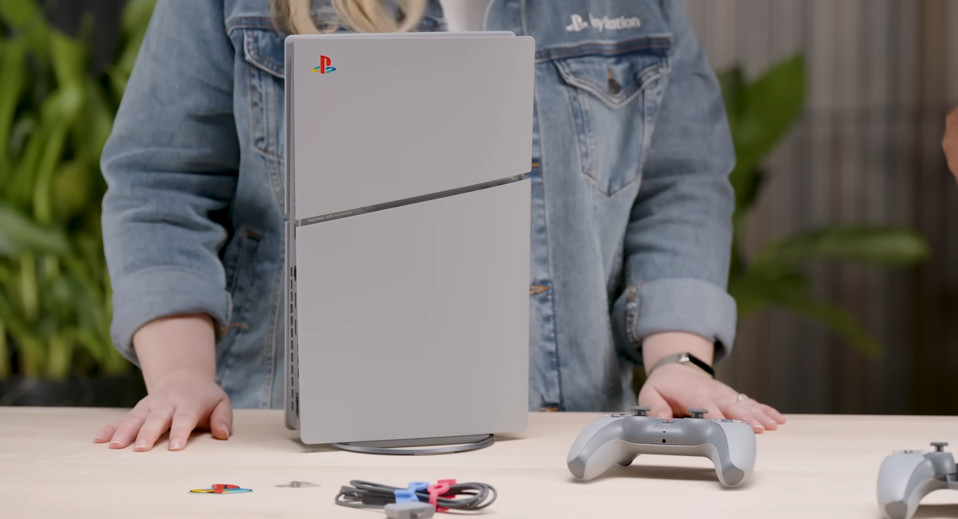 限量的 30 周年特别版 PlayStation 5 Pro 组合包喊价已超过 1 万美元 - 安卓手赚网