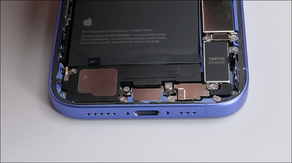 iPhone 16 被 iFixit 拆解，揭露 iPhone 16 与 16 Plus 具备 16 Pro 系列都没有的全新、更简单的可更换电池系统 - 安卓手赚网