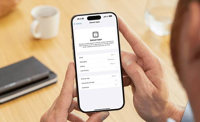 iOS 18.2 加入全新预设程序设定功能 更换默认信息和通话App