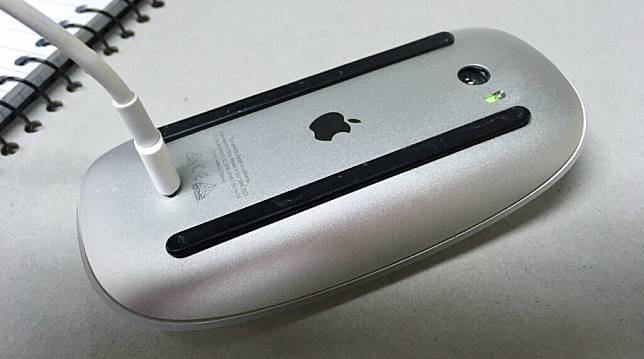 M4 Mac mini 电源按钮在哪儿？ 答案：在底部！
