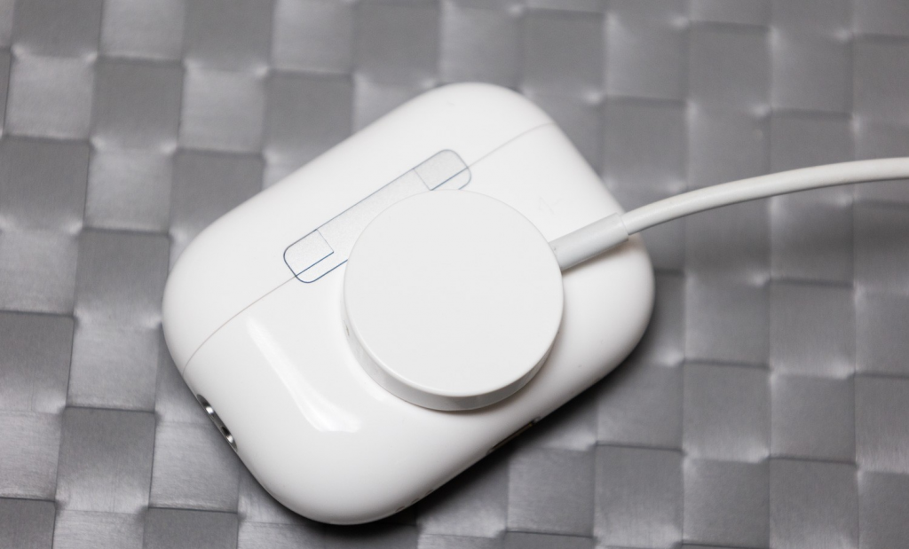 AirPods Pro 2充电盒声音一直叫？ 关闭方法与提示声关键原因解析