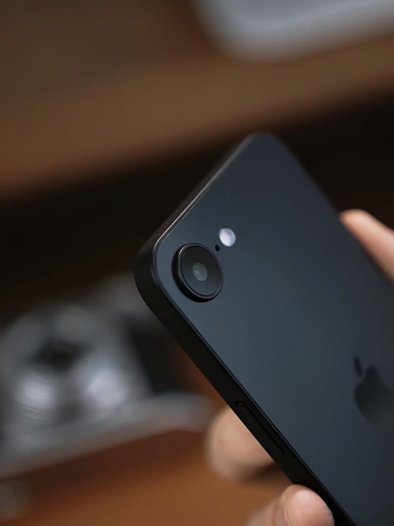 iPhone SE 4实机照曝光：雾面黑、Face ID、动作按钮和全新设计 2