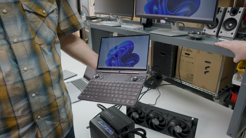 RTX 5090 使用eGPU 显卡外接盒时，游戏效能损失多吗？ 这实测视频告诉你 - 安卓手赚网