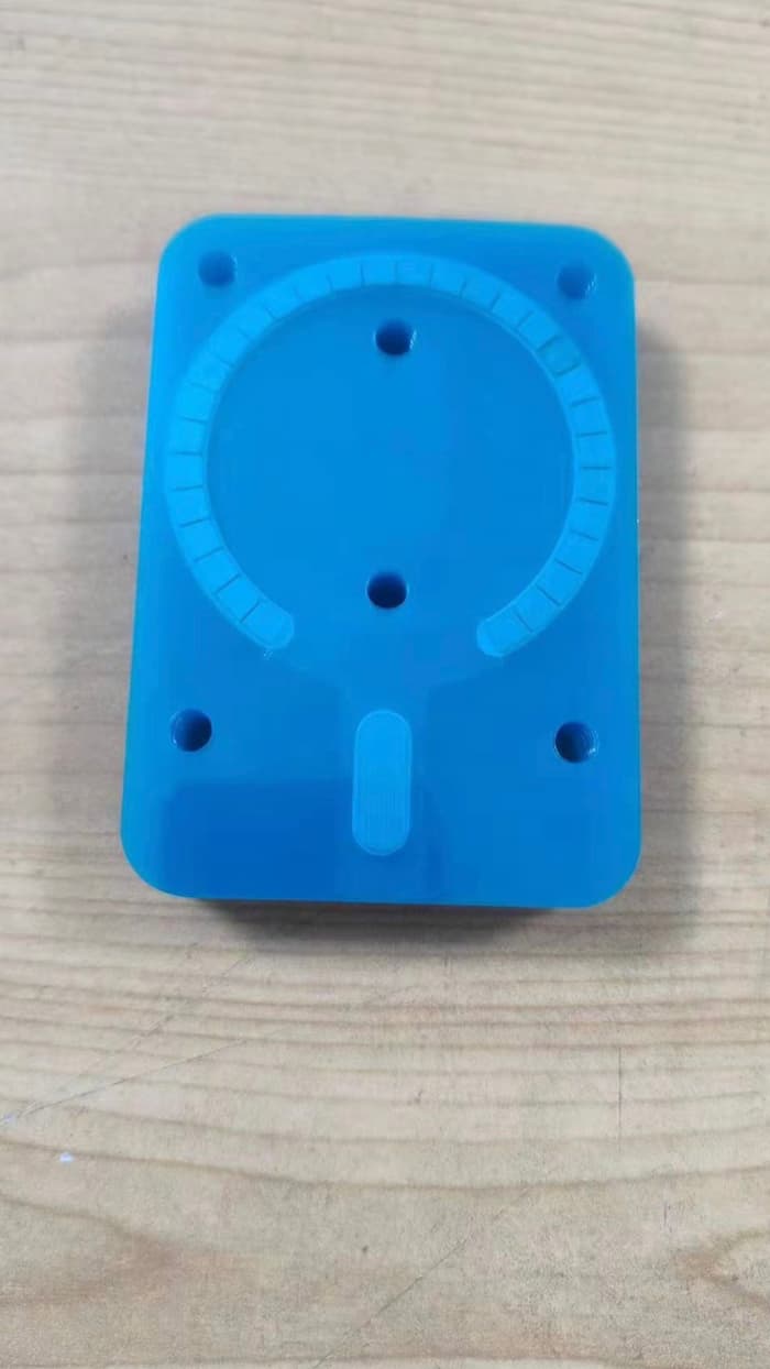 iPhone 17 Pro MagSafe排列重构开孔设计首次现身 1