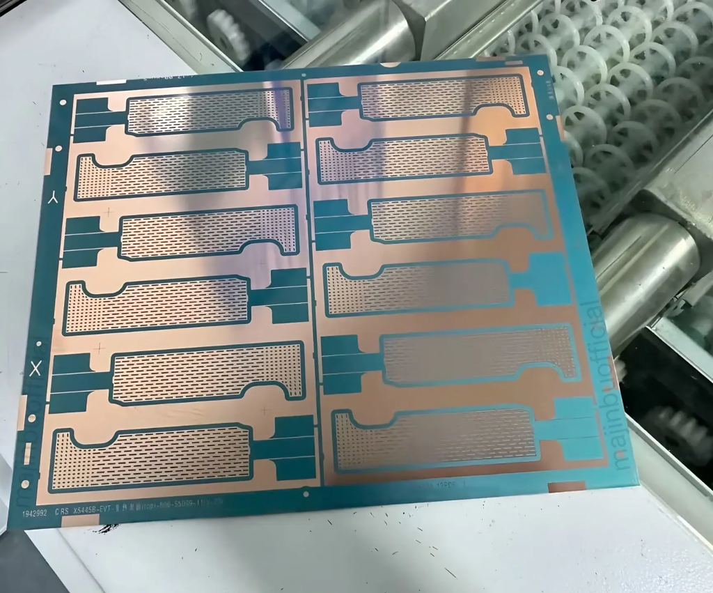 iPhone 17 Pro 与 Max 终于有 VC 散热板，一来尺寸就不小了