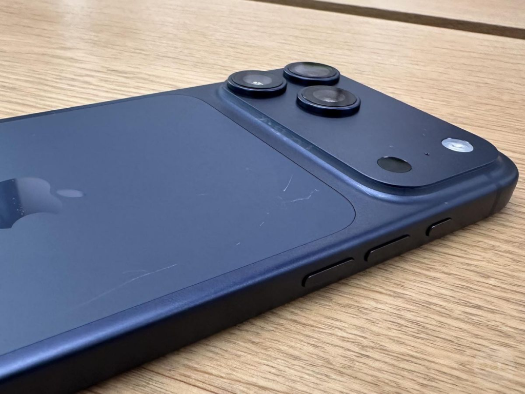 iPhone 17「藏蓝、黑色」更容易刮伤？ 不到半天展示机已出现磨损痕迹