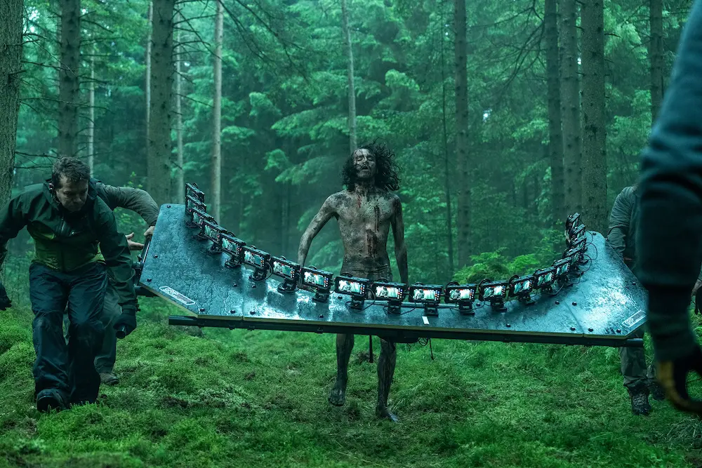 以iPhone拍摄2.76：1超宽屏幕比例打造沉浸式末日视角