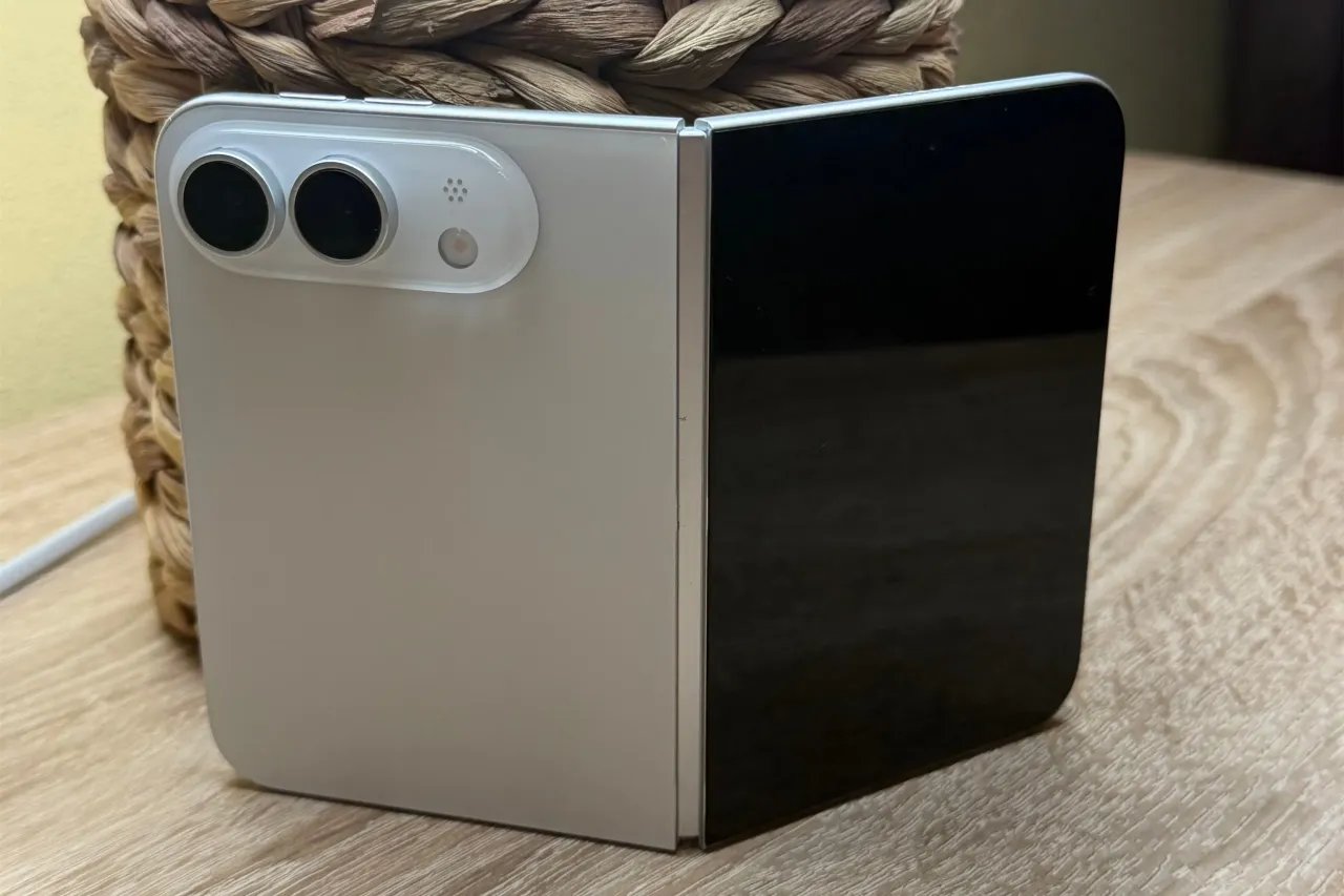 iPhone Ultra 量产进行中,包装盒照片引发热议